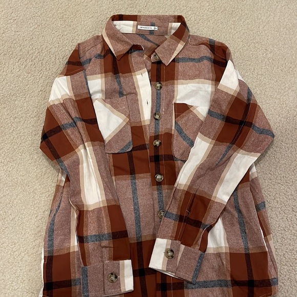 Shacket/Oversized Button up - Picture 2 of 3